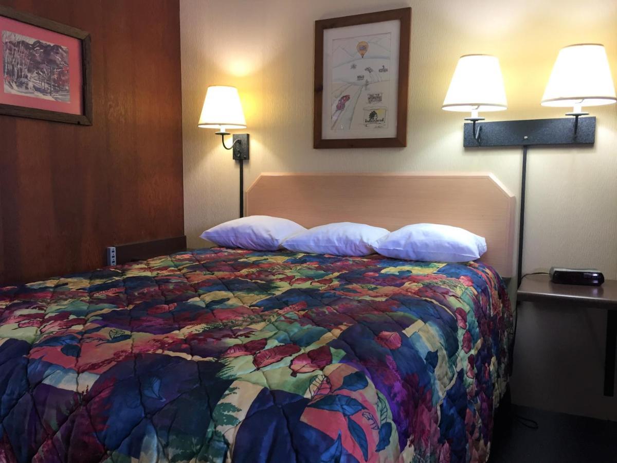 Indianhead Motel Ironwood Extérieur photo